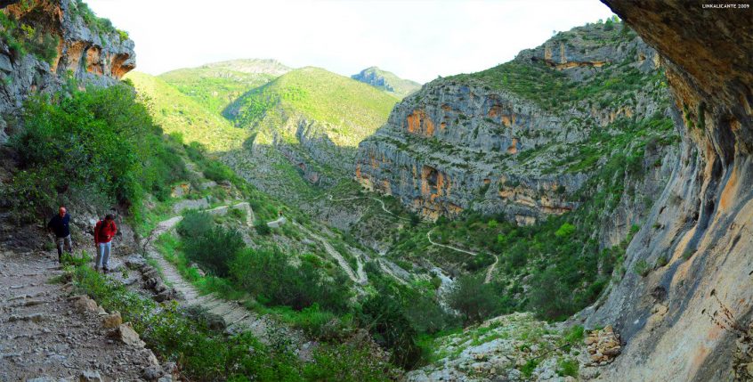 Ruta de los 6000 escalones en Vall de Laguar. Alquiler de furgonetas para grupos