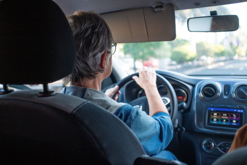¿Suponen un riesgo las personas mayores al volante?